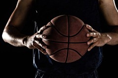 中国女篮李梦领军，詹姆斯助力，女篮锦标赛精彩开战